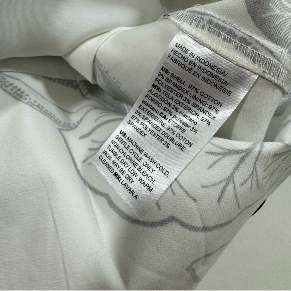 White House Black Market Flutter Hem Bodice Top Artisanal Palm - Picture 3 of 6